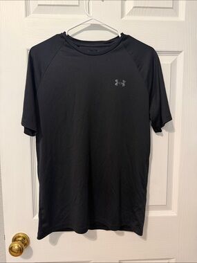 Under Armour Men’s Black Short Sleeve Athletic Tee with Logo